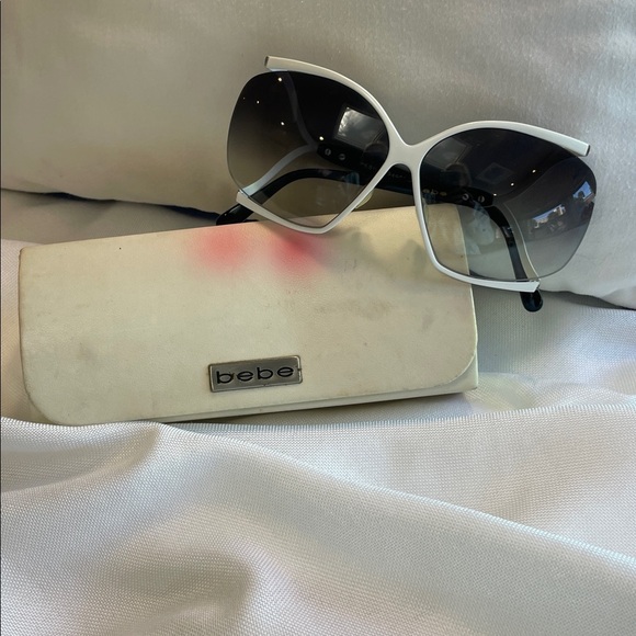 ?Bebe Elegant White Sunglasses with CASE main image 6